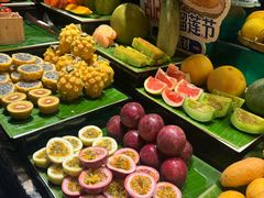 -雍容荟帝王蟹活龙虾展台自助(IFS黑金店)