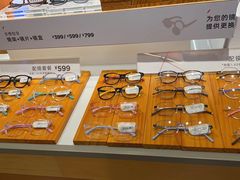 -LOOK眼镜·蔡司依视路配镜(宝山万达店)