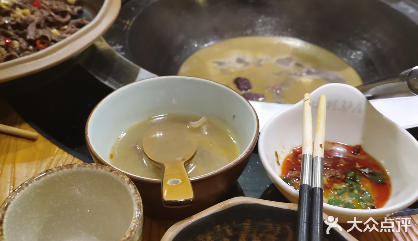 招牌很亮眼，路过就能被吸引到