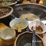 招牌很亮眼，路过就能被吸引到
