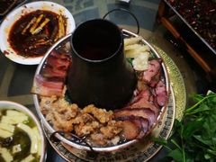 -石磨豆花家常菜·牦牛排土火锅