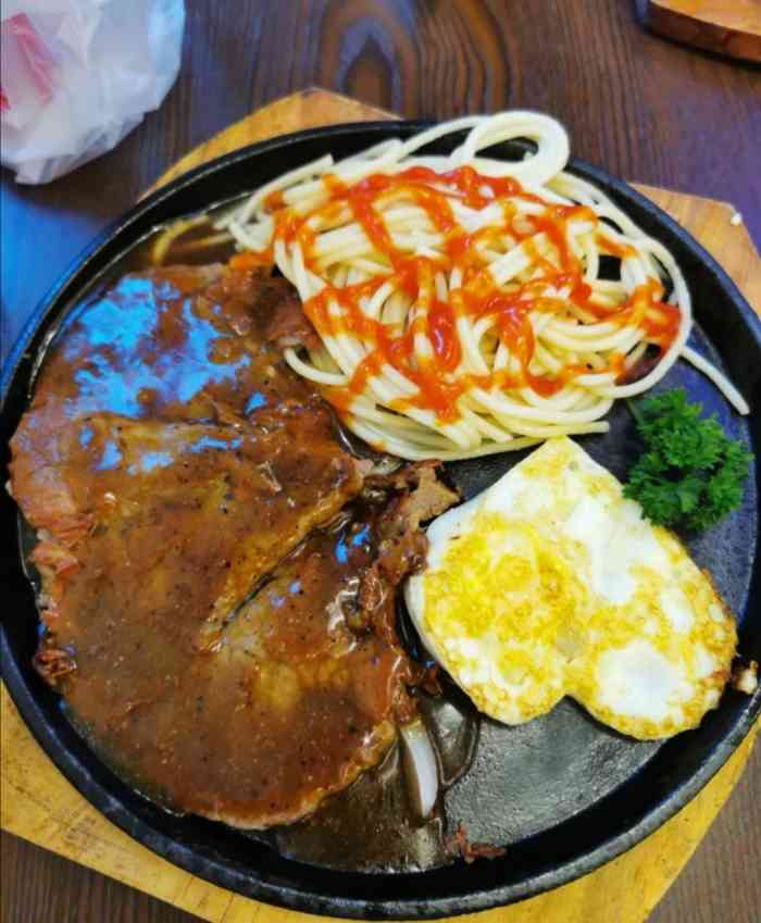 酷叔街头牛排(火车头步行街店)-"[服务铃]服务:中午去人不多,想做沙发