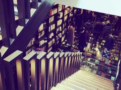 -钟书阁(松江泰晤士小镇店)