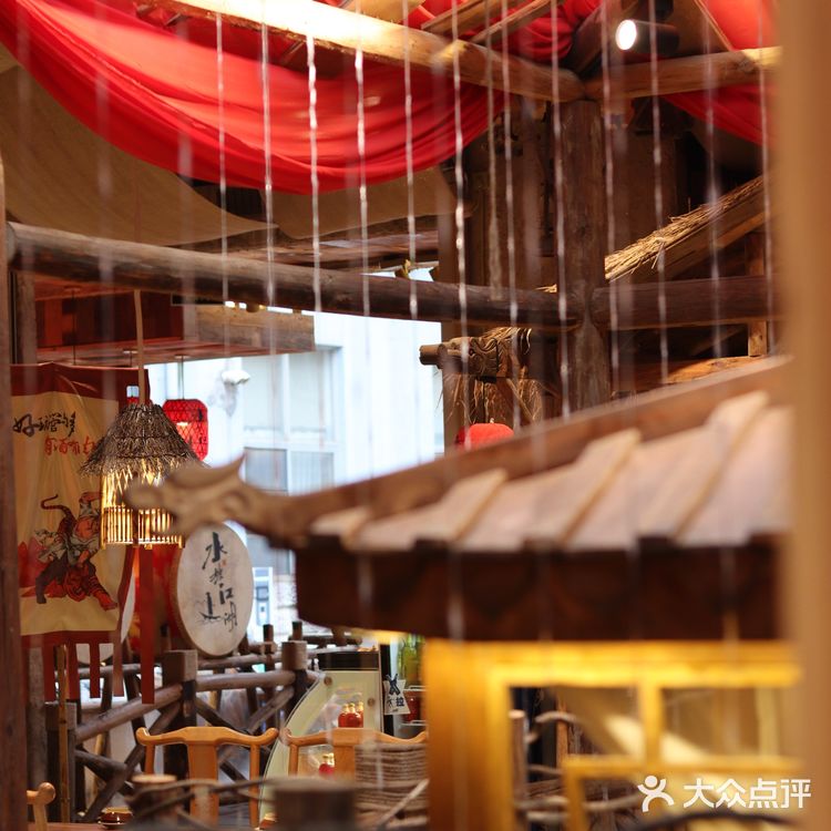 昆明探店｜听着琵琶曲大碗喝酒大口吃肉的江湖菜