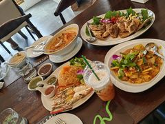 -Chom Cafe and Restaurant