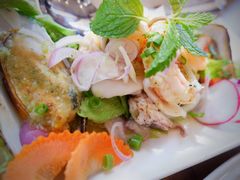 -Chom Cafe and Restaurant