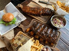 -Ribs & Burgers The Rocks