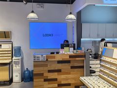 -LOOK眼镜·蔡司依视路配镜(宝山万达店)