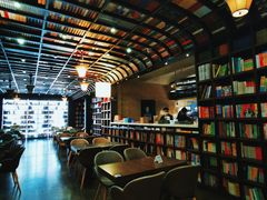 -钟书阁(松江泰晤士小镇店)