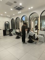 -丁和李朴美发沙龙