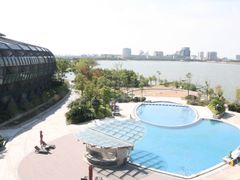 -上海滴水湖皇冠假日酒店