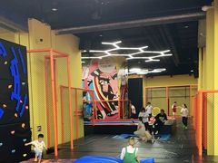 -爱蹦iBOON蹦床运动馆(江汉店)