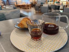 -LEO CAFE