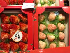 草莓-Olé精品超市(北京合生汇店)