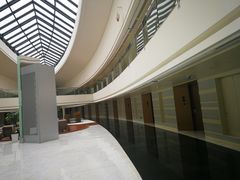 -上海滴水湖皇冠假日酒店