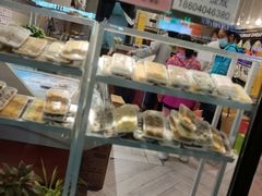 面包甜点陈列柜-传闻来紫菜包饭·打糕(西塔韩百店)