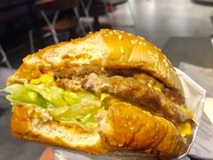 双层芝士牛肉汉堡-卡乐星(浦东机场店)