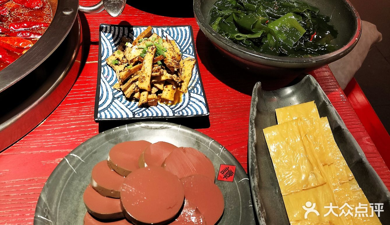 地道四川鸭血豆腐火锅，快来品尝一下。