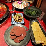 地道四川鸭血豆腐火锅，快来品尝一下。