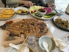 烤虹鳟鱼-何适山庄·团餐住宿(水长城P2停车场店)