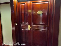 -深圳富苑皇冠假日套房酒店