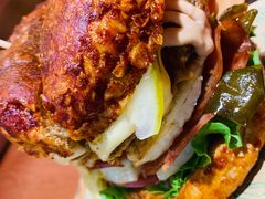 双蛋指椒牛肉汉堡-魏斯理汉堡(西安沣东吾悦店)