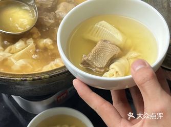 春天的腌笃鲜 越馋越香 大块的脆嫩春笋 加上火腿老鸭