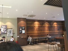 等位区-星巴克(武汉江夏中百广场店)