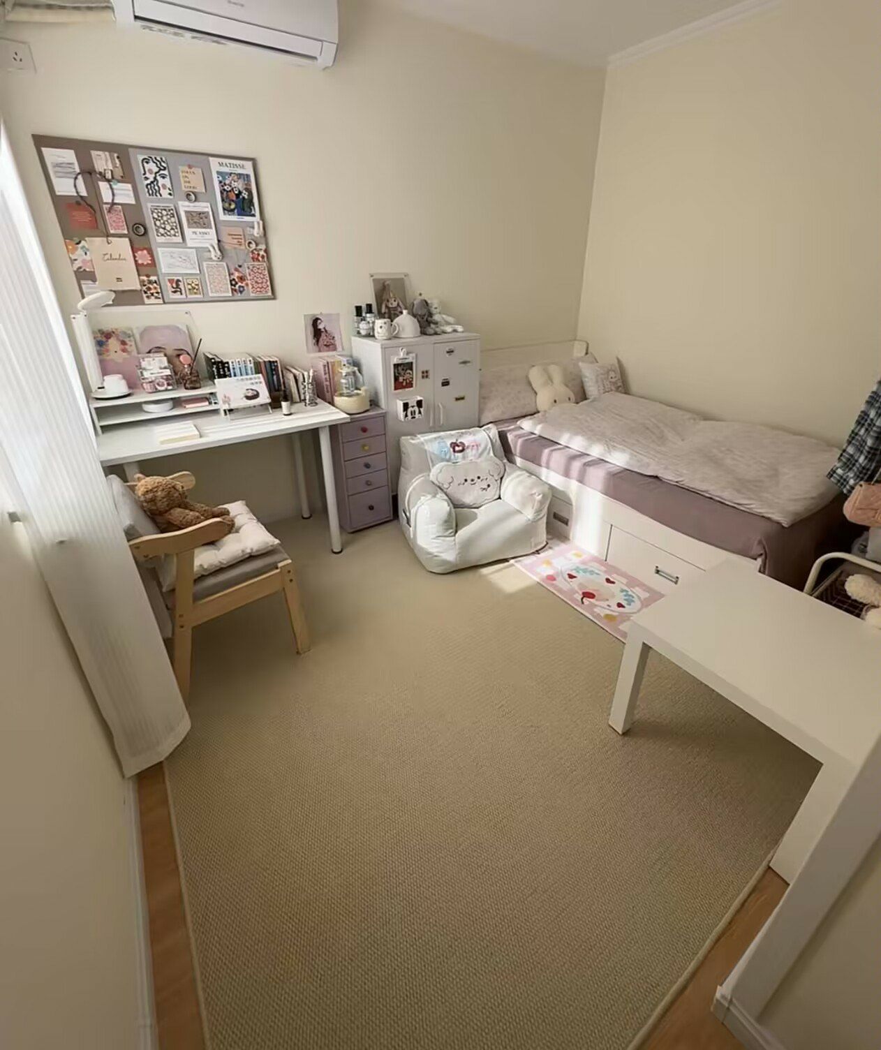 普通女孩子的卧室,简简单单,收拾的干干净净就很好啦