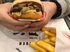 蘑菇牛肉汉堡-FATBURGER 特富客汉堡(外交公寓店)