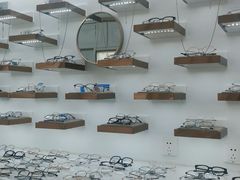 -翰佐蔡司小乐圆·依视路星趣控·暴龙眼镜折扣店
