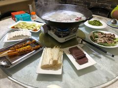 -茸梅路右拐龙虾-农家菜(松江店)
