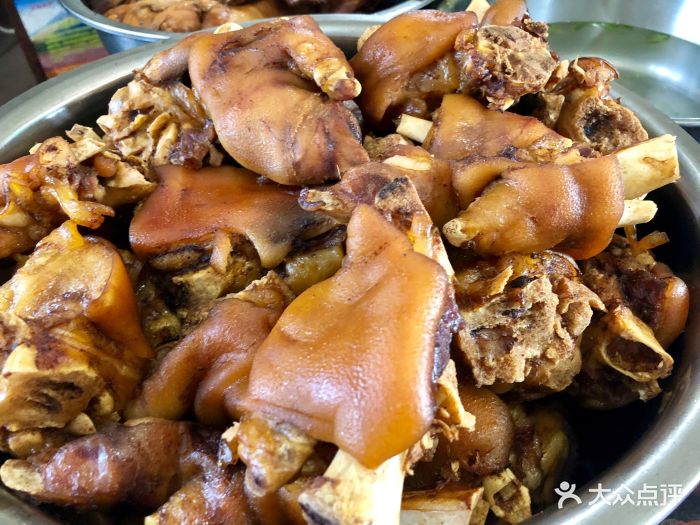 四季饭店卤猪蹄图片 - 第1张