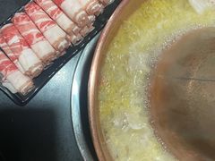 -果松木炭酸菜铜火锅·外婆参鸡汤