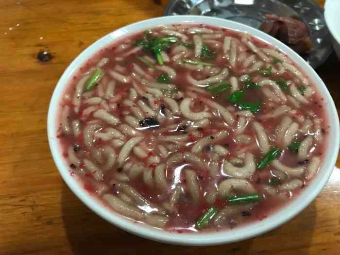 代溪芋头面-"红糟 泥鳅汤 芋头面,味道很奇怪,完全不..."-大众点评移
