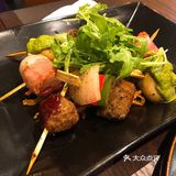 一口过瘾，肉汁饱满的巨大汉堡