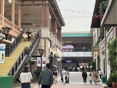 -王府井奥莱临潼小镇(临潼店)