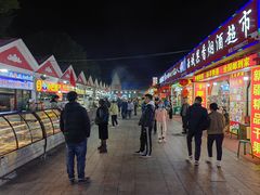 -布尔津河堤夜市
