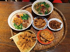-爆炸头阿姨小四川正宗川味小吃(无任何分店)