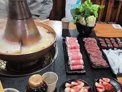 -果松木炭酸菜铜火锅·外婆参鸡汤