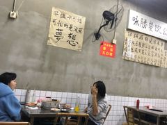 大堂-咏勝锑锅麻辣烫(净居寺路总店)