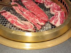 -铭牛烧肉·和牛海鲜自助(高新月牙湖店)