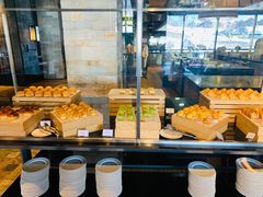 面包甜点陈列柜-长白山凯悦酒店·市集咖啡厅