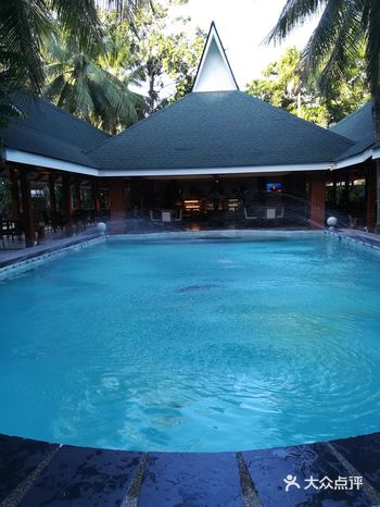 算是长滩岛性价比很高的酒店了,和名字一致,里面像一个