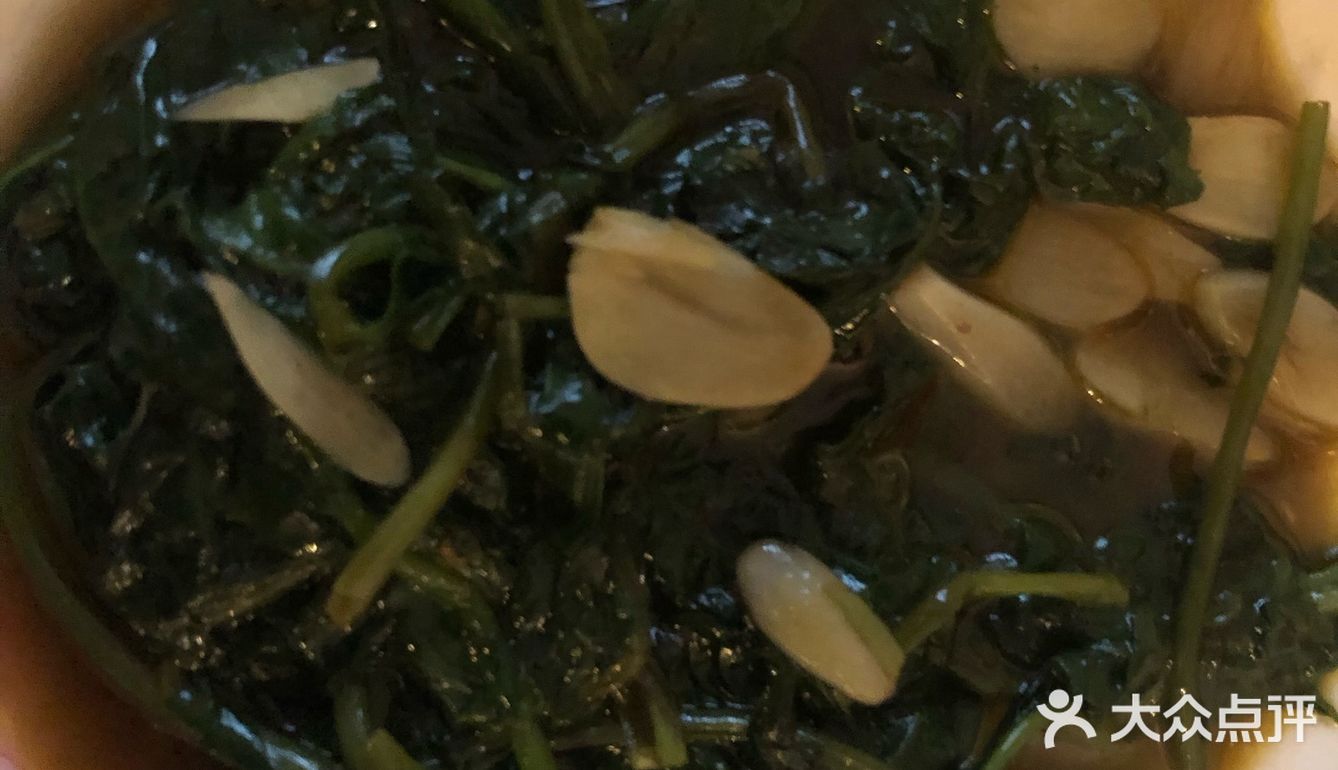 剪刀，黑胡椒。制作步骤：1，清洗螃蟹