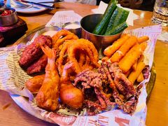 特色洛奇小吃拼盘-MR.ROCKY洛奇先生RESTAURANT&BAR(宝安壹方城店)