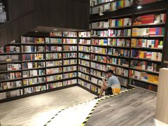 -钟书阁(群光广场店)