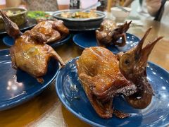 红烧乳鸽-煲煲掂风味煲仔饭餐厅(西区店)