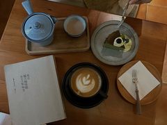 -彳亍咖啡·这里(水湾路店)