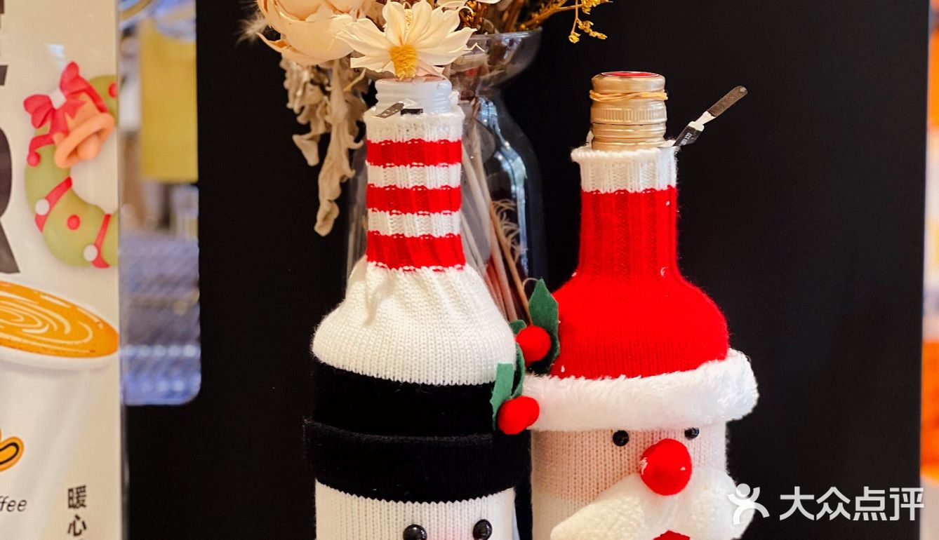 ‼️门前坐满了人晒太阳喝咖啡丨街边的咖啡店